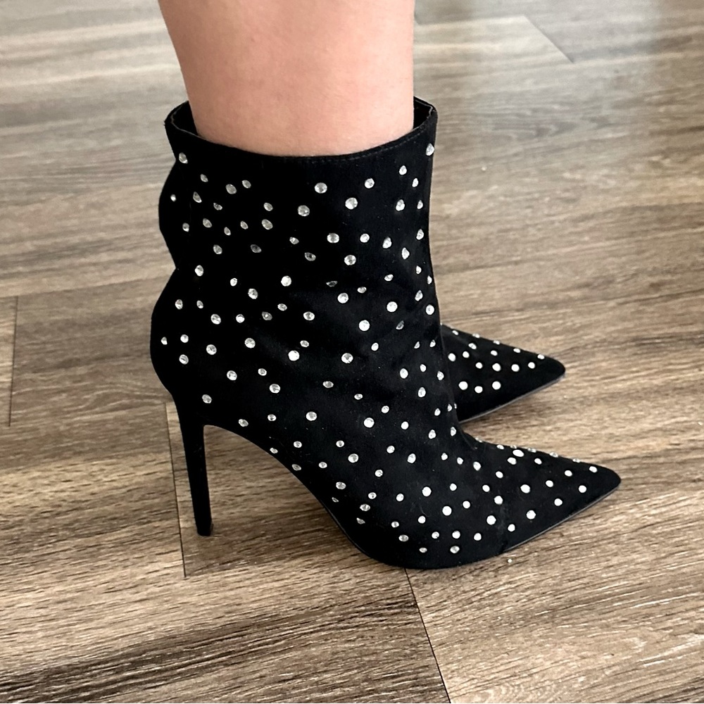 Bedazzled Express Stylish Women’s Boots